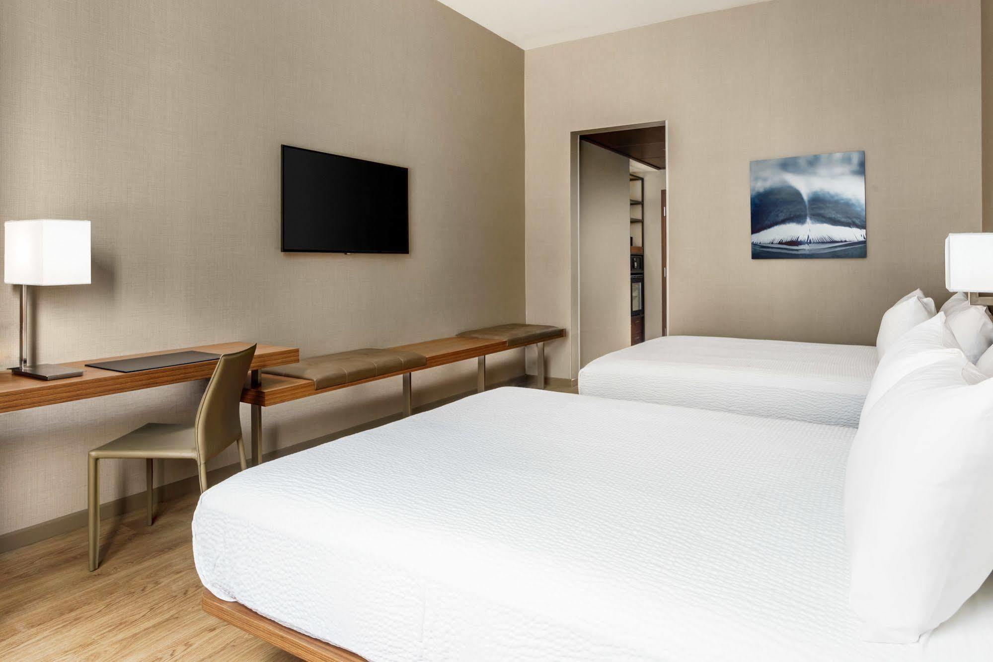 Ac Hotel By Marriott Chapel Hill Downtown Екстер'єр фото